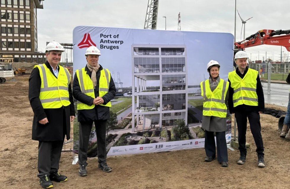 (l-r) Johan Klaps, Port Alderman; Jacques Vandermeiren, CEO of Port of Antwerp-Bruges; Annick De Ridder, Flemish Minister of Mobility, Public Works, Ports, and Sports; and Bram Vandenboom, General Manager of Van Roey (construction contractor).