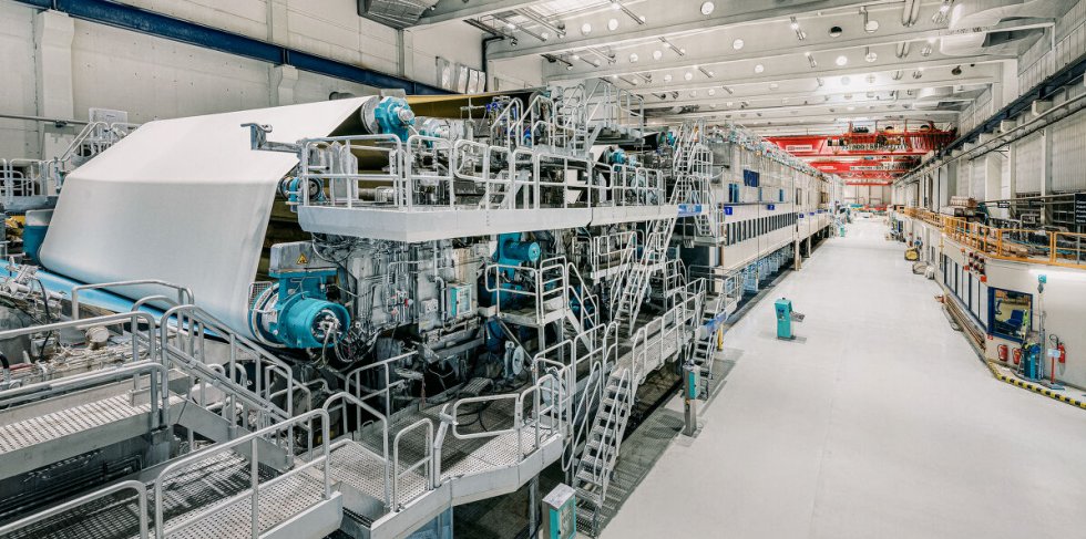 PM11, operating at a width of 8.9 metres and a speed of 1,600 metres per minute, has the capacity to produce up to 470,000 tonnes per year of corrugated base paper.